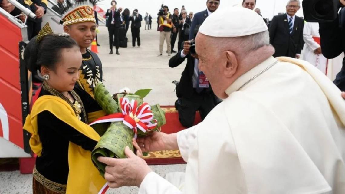 El papa Francisco llegó a Yakarta: busca promover 