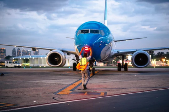 Ultimátum del Gobierno a los gremios por Aerolíneas: el viernes deberán presentar una propuesta o cierra la empresa