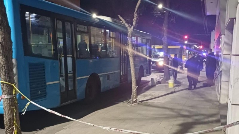 Rosario: atacaron a tiros un colectivo de la línea 146 en barrio Tablada