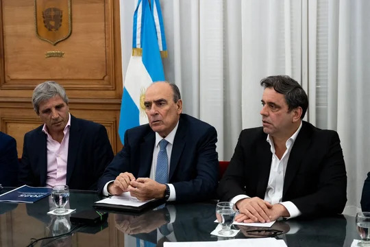 Francos y Caputo se reunieron con gobernadores para darles detalles sobre el Presupuesto 2025