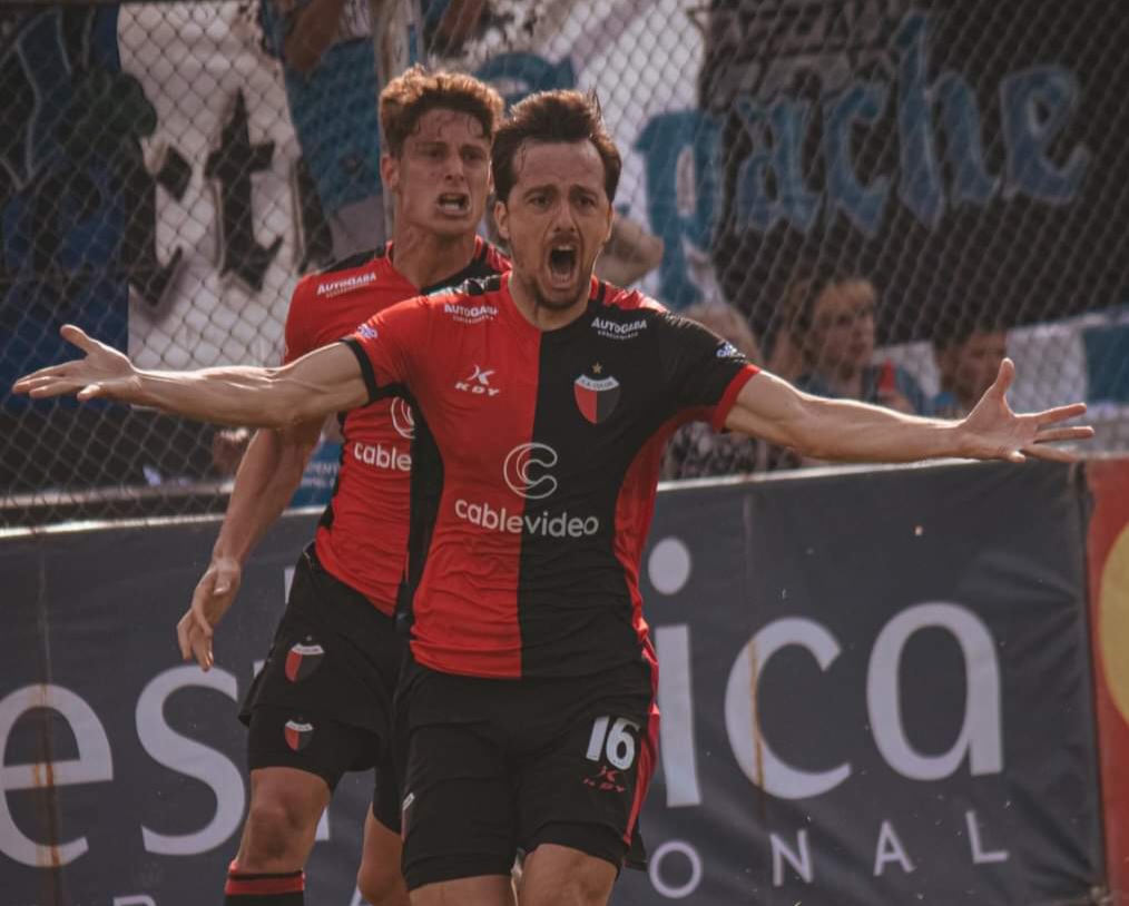 Colón le ganó a Almagro con dos goles en el final del partido