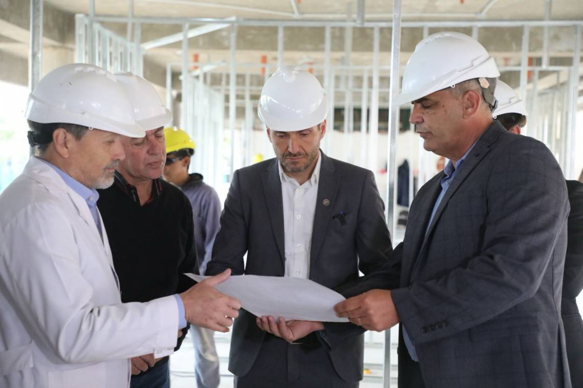 Pullaro visitó la obra del Hospital de Niños “Dr. Orlando Alassia” en la ciudad de Santa Fe. (Foto: GSF)