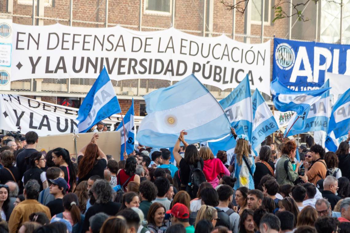 Santa Fe: multitudinaria marcha en defensa de la educación y la universidad pública