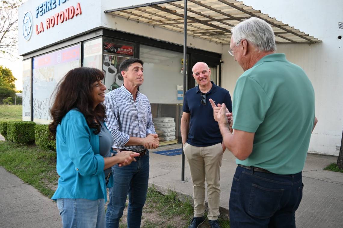 Gabriela Solano recorrió la Vecinal Norte junto al senador Paco Garibaldi.