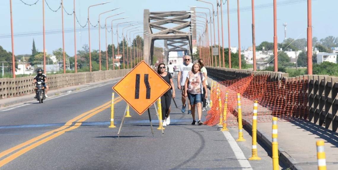 Se habilitó el paso de motos, bicicletas y peatones por el puente Carretero