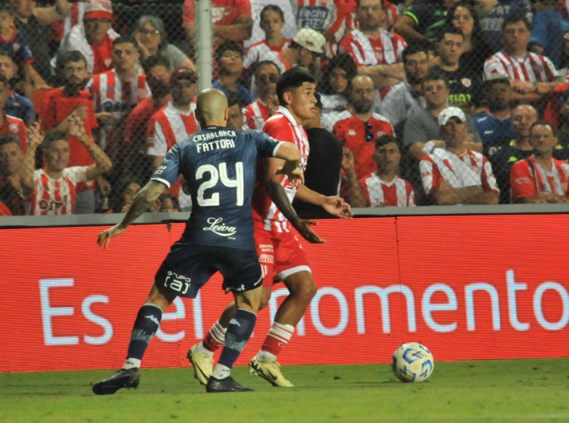 Unión perdió con Huracán en la última jugada del partido y sumó su tercera derrota consecutiva