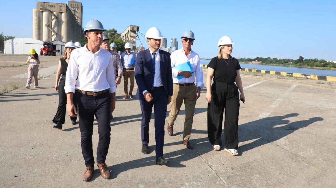 El gobernador presenció el embarque de más de 20.000 toneladas de soja con destino a Timbúes. (Foto: GSF)