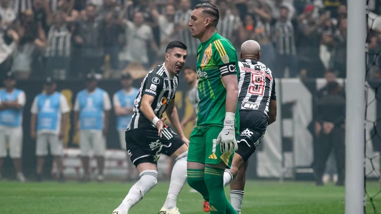 River sufrió una goleada 3-0 ante Atlético Mineiro y definirá de local la semifinal de la Copa Libertadores