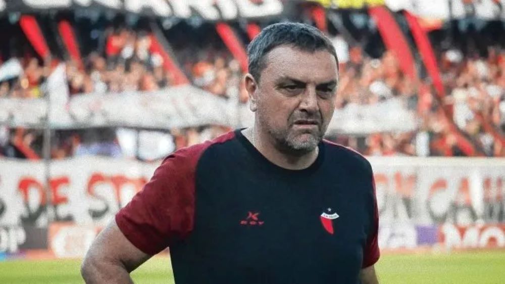 Diego Osella dejó de ser el entrenador de Colón