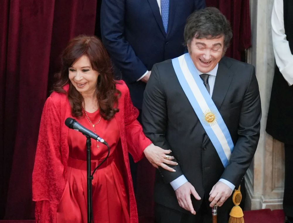 El Gobierno oficializó la baja de la jubilación de privilegio de Cristina Kirchner y la pensión de Néstor Kirchner