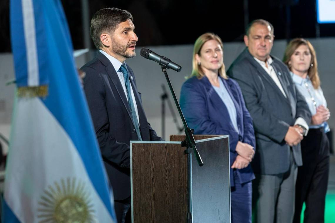 Pullaro participó del acto por el 451° aniversario de la ciudad de Santa Fe