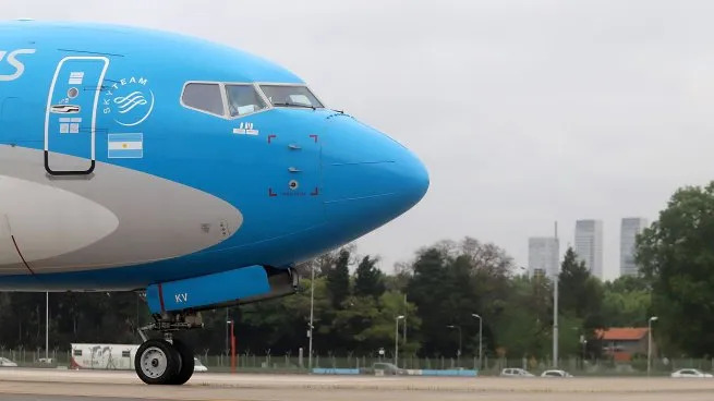 Desregulación aérea: el gobierno de Javier Milei aprobó nuevas rutas a tres aerolíneas comerciales