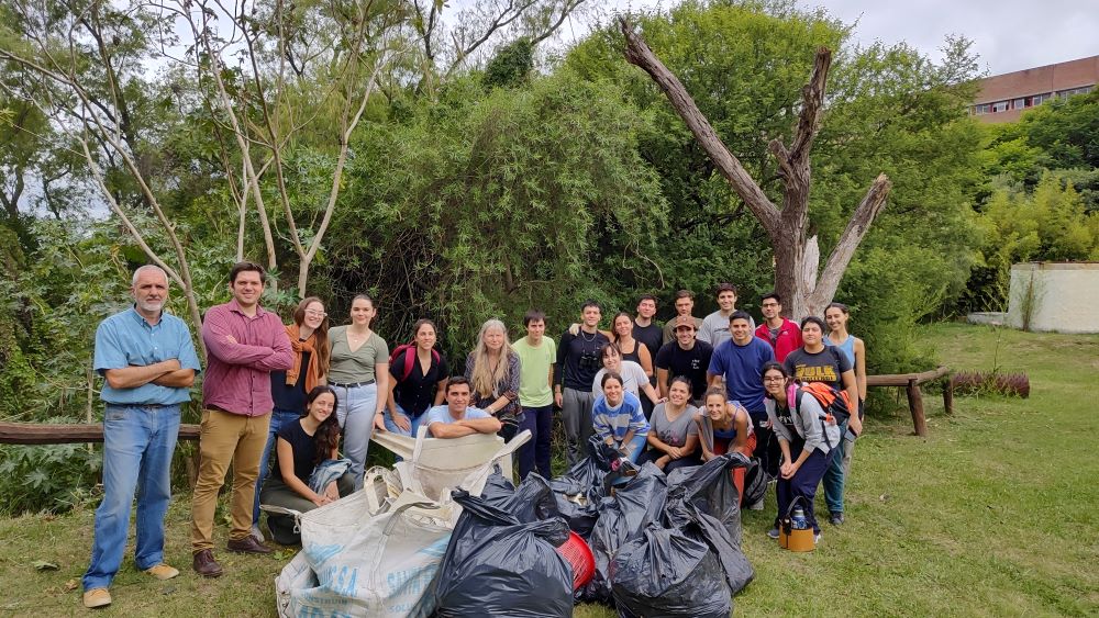 Se realizó una jornada de concientización y limpieza en Ciudad Universitaria 