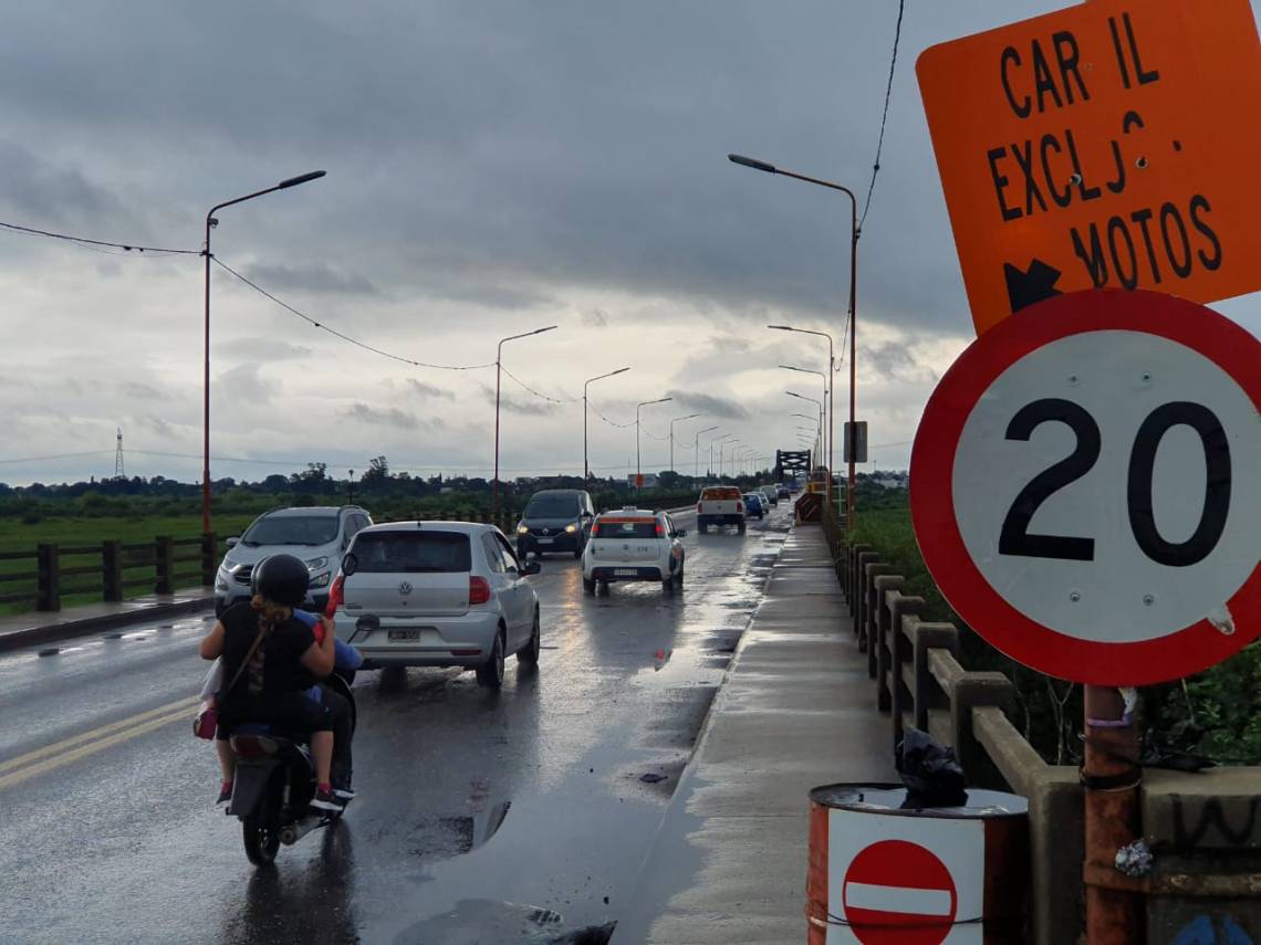 20 kilómetros por hora, la velocidad máxima permitida en el puente Carretero mientras continúen las obras