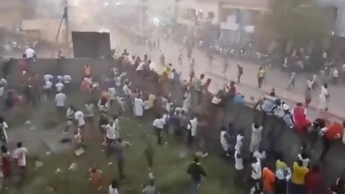 Tragedia en un estadio de fútbol de Guinea: al menos 56 muertos