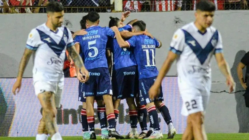 Unión consiguió un gran triunfo ante Vélez y quedó a un paso de clasificar a la Copa Sudamericana