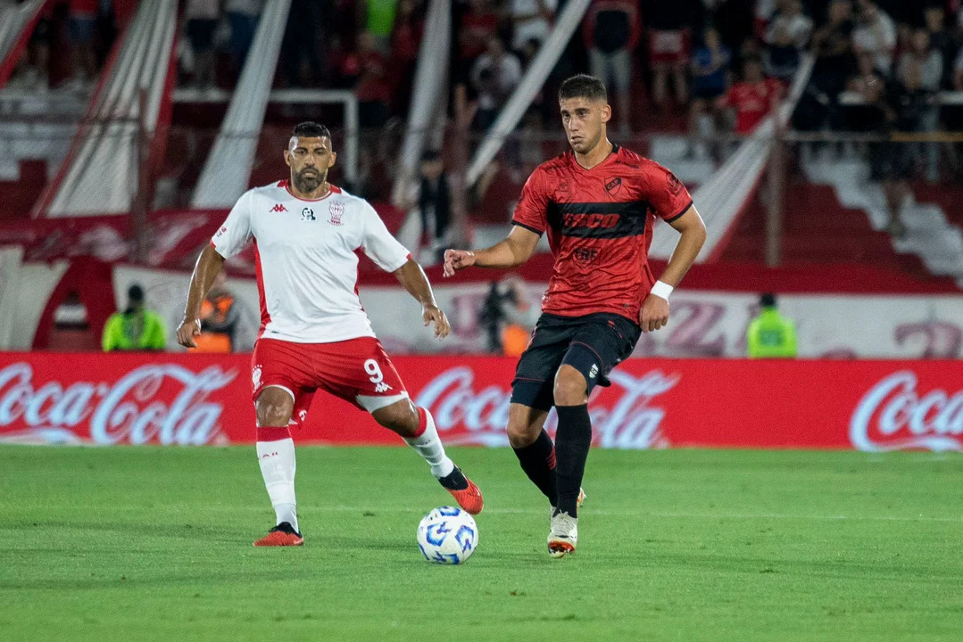 Huracán le ganó a Platense y mantiene viva su ilusión de ser el campeón del fútbol argentino