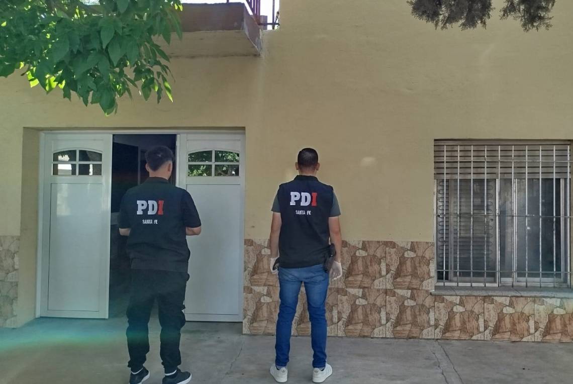 Allanaron el domicilio de un hombre que brindaba servicios de masajes y acupuntura sin tener título ni matrícula