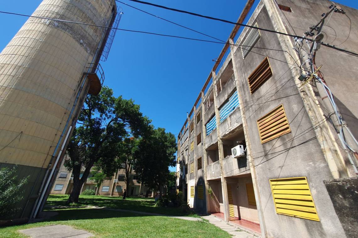 Una semana sin agua en plena ola de calor: crecen los reclamos en la ciudad