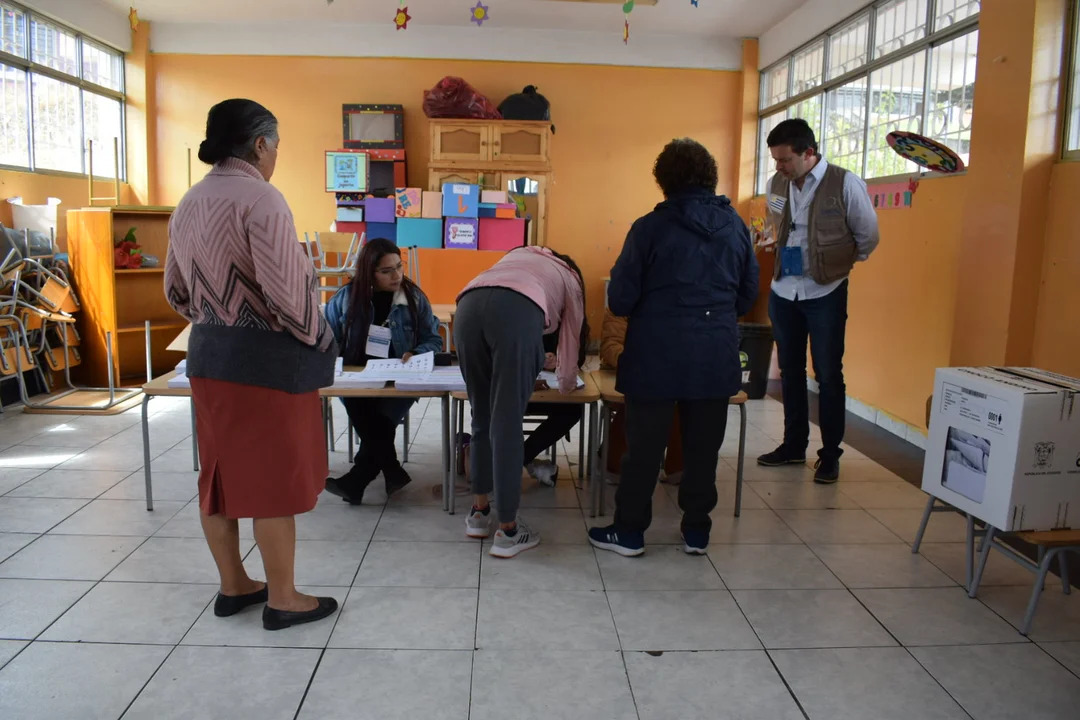 Los ecuatorianos concurren a las urnas para elegir presidente. (Foto Parlasur)