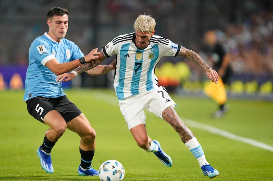 Sin Messi, Argentina visita a Uruguay para seguir en los más alto de las Eliminatorias