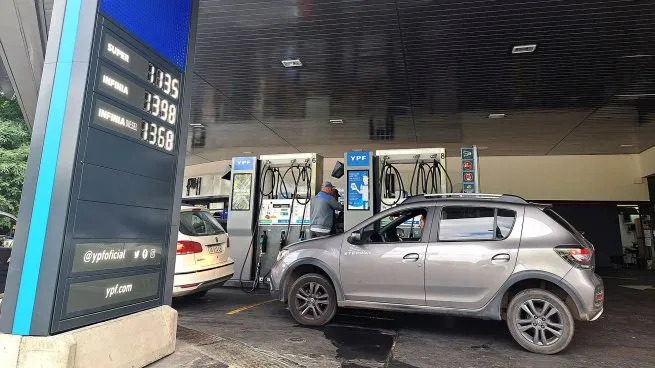 Autodespacho de combustibles: fijan los requisitos que deben cumplir las estaciones de servicio