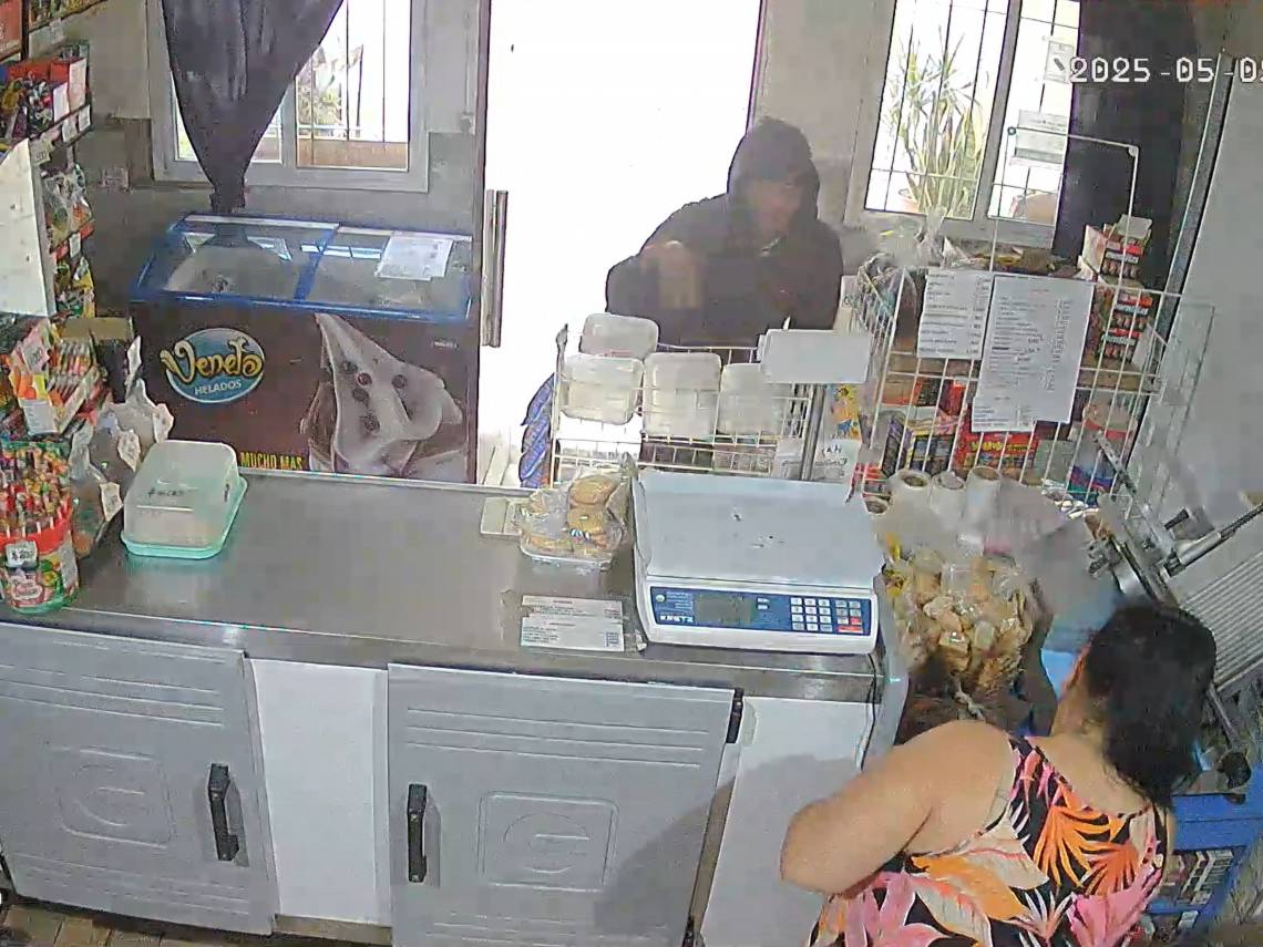 Un hombre armado asaltó un comercio en 12 de Septiembre al 1500