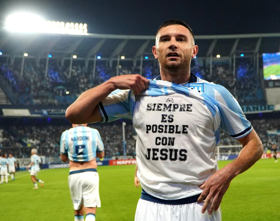 Racing goleó a Colo Colo por 4 a 0 y clasificó a los octavos de final de la Copa Libertadores