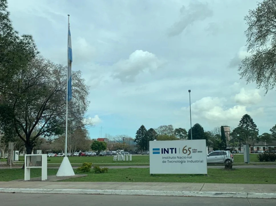 El INTI convoca a un abrazo simbólico en todo el país, para frenar el decreto de Sturzenegger
