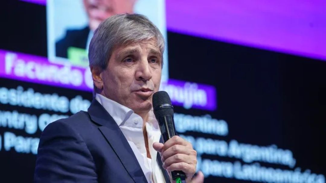 Luis Caputo anunció que el Gobierno logró en junio un superávit financiero de $551.234 millones