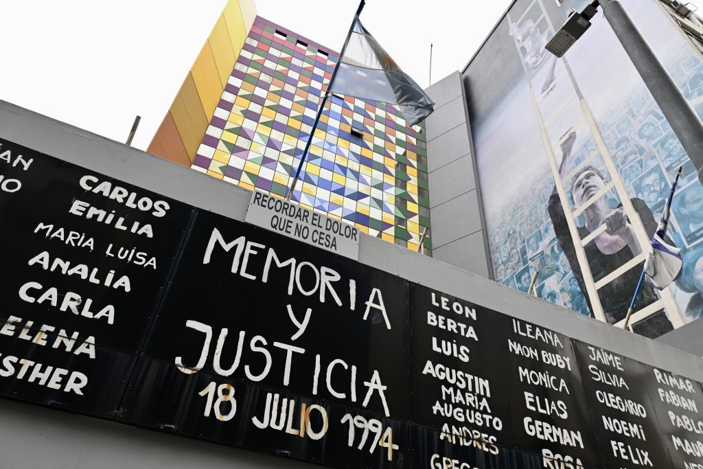 Así luce la fachada de Pasteur 633, tres décadas después. 