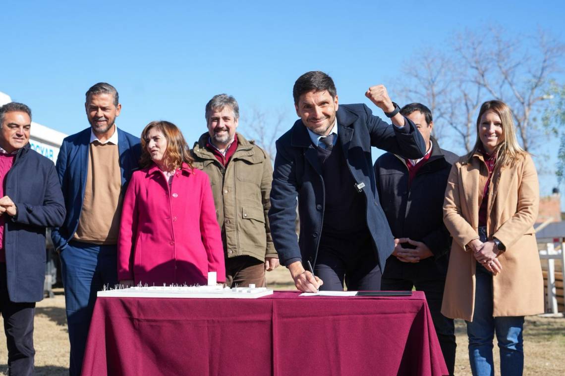Pullaro puso en marcha la construcción de la primera Estación Policial en la ciudad de Santa Fe.