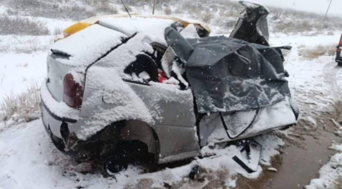 En medio del temporal de nieve, cuatro mujeres murieron tras chocar de frente contra un camión en Neuquén