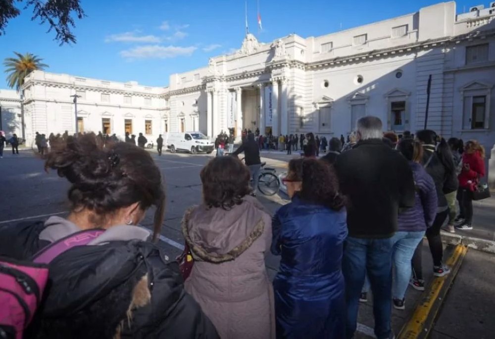 Santa Fe despidió a “Locomotora” Oliveras en la Legislatura provincial