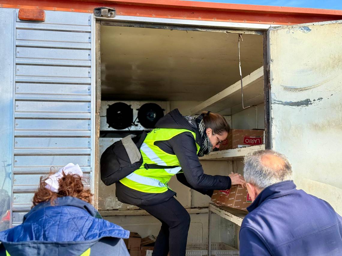 Decomisan mercadería y retienen vehículos en un operativo conjunto en Acceso Norte