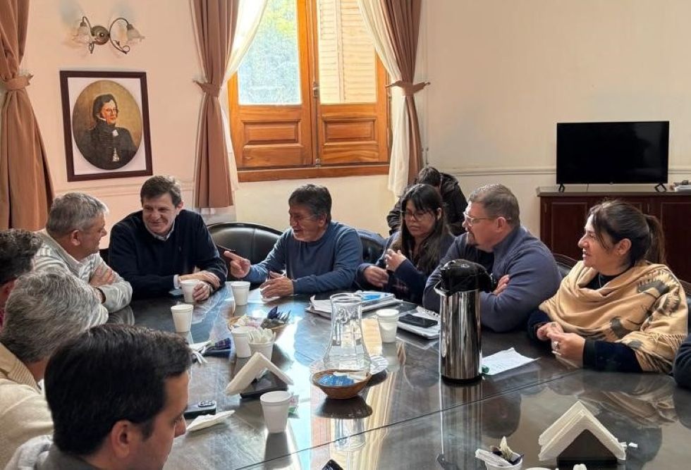 Los intendentes ofrecieron un 7% en seis meses y FESTRAM definirá el próximo lunes