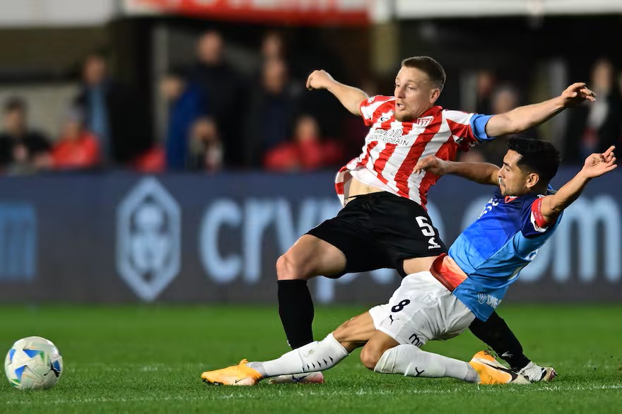 Estudiantes avanzó a cuartos tras igualar sin goles ante Cerro Porteño en La Plata