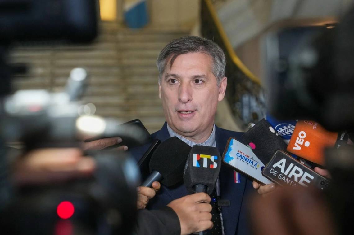 Olivares: “Los fondos de IAPOS son para la salud, no para financiar la burocracia sindical”