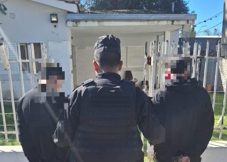En un operativo en nuestra ciudad detuvieron a dos jóvenes y secuestraron dos escopetas