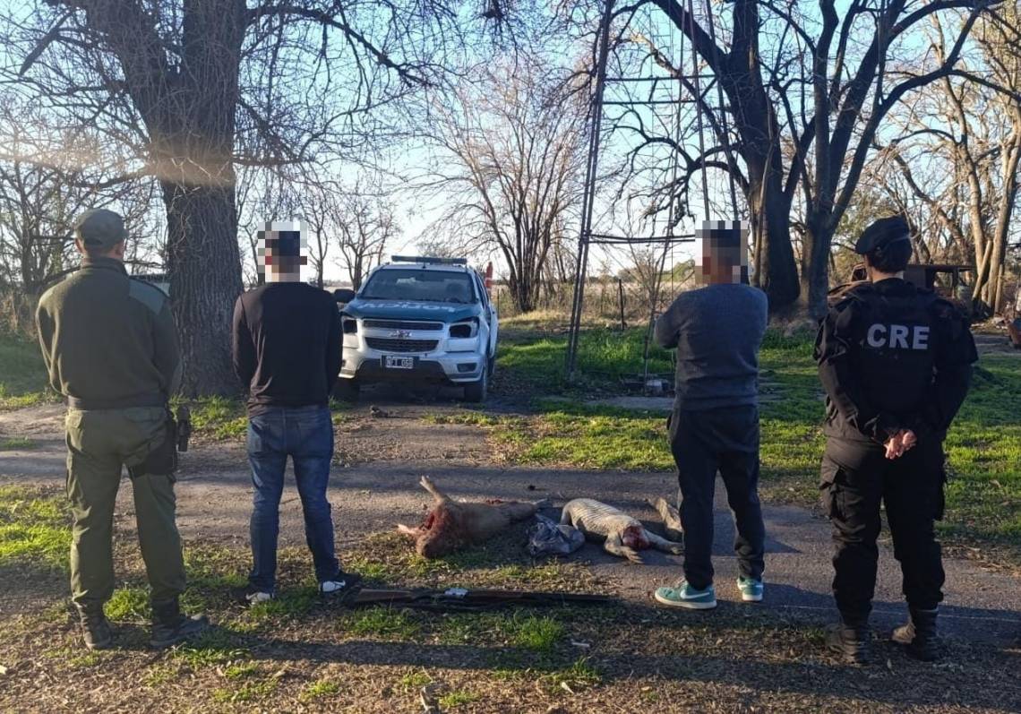 Dos santotomesinos fueron detenidos con una escopeta y animales cazados ilegalmente