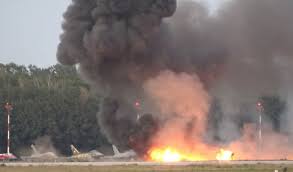 Un avión polaco se estrelló durante el ensayo para un espectáculo aéreo: murió el piloto