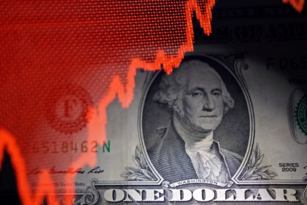 El dólar oficial saltó a $1.385 y quedó en su nivel más alto desde la salida del cepo