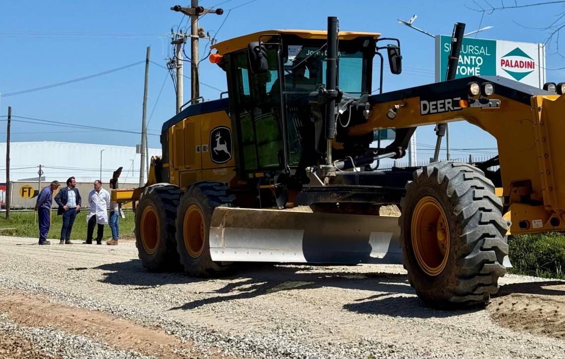 Mejorado pétreo: las obras llegaron a calle Pueyrredón con apoyo del sector privado