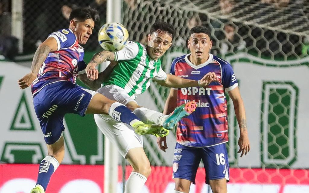 Unión sumó un punto en un partido discreto ante Banfield