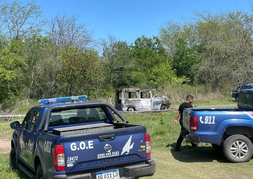 Hallaron restos humanos en una camioneta incendiada en Colonia San José, cerca del límite con nuestra ciudad