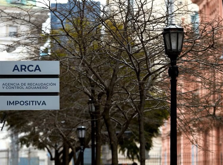 Por la quita temporal de retenciones al campo, la recaudación tributaria cayó 4% en octubre