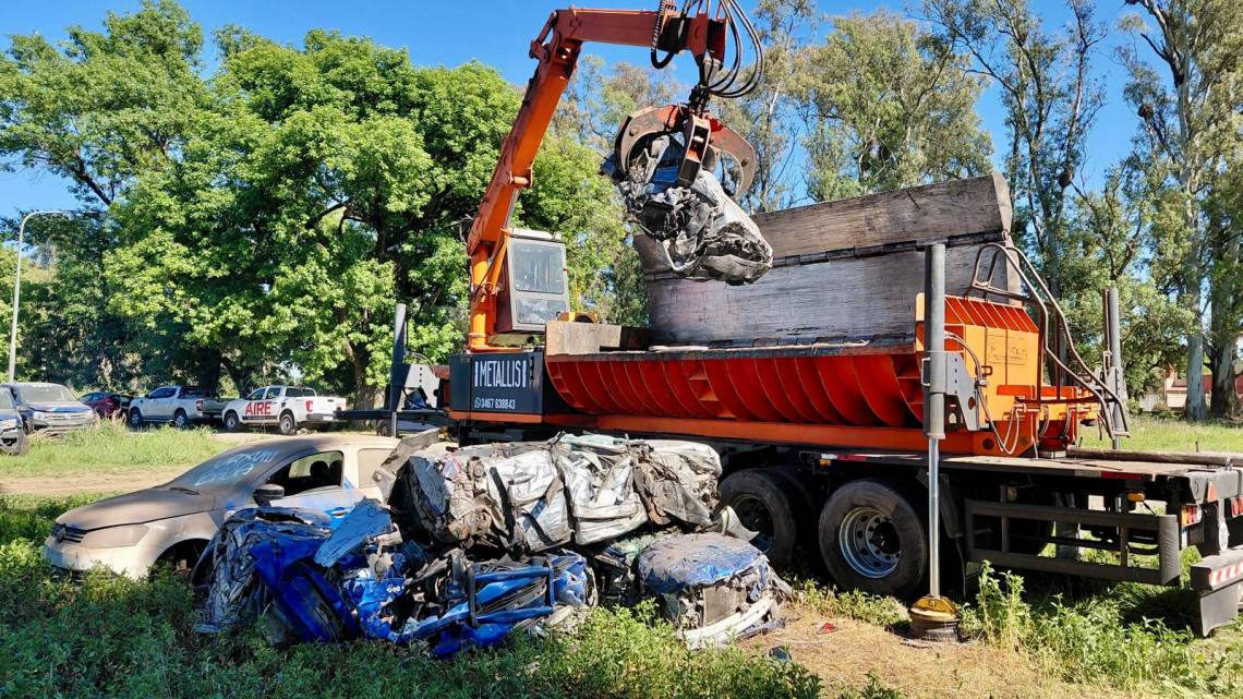 Compactan vehículos sin uso alojados en la PDI de Recreo para liberar espacio