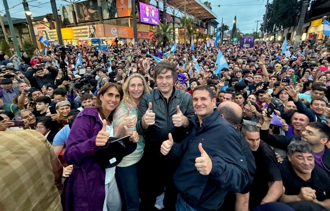 Milei lideró una caravana en Córdoba y pidió no ir hacia