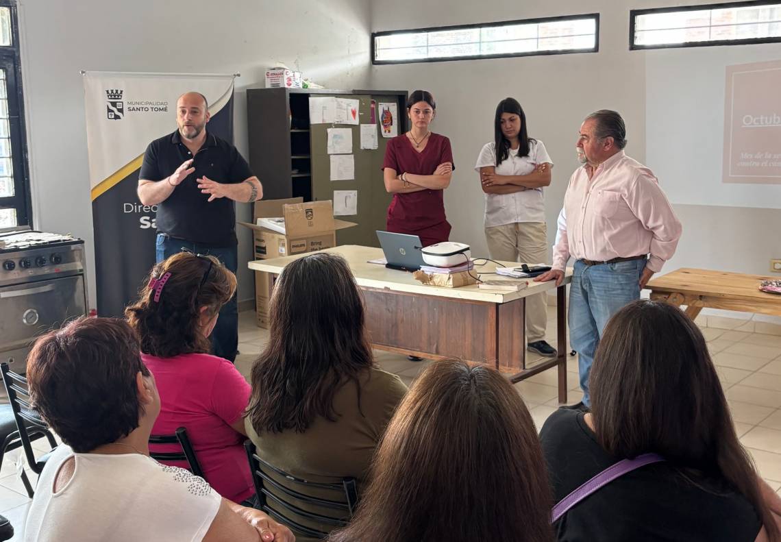 Mes Rosa: charlas y controles para prevenir el cáncer de mama