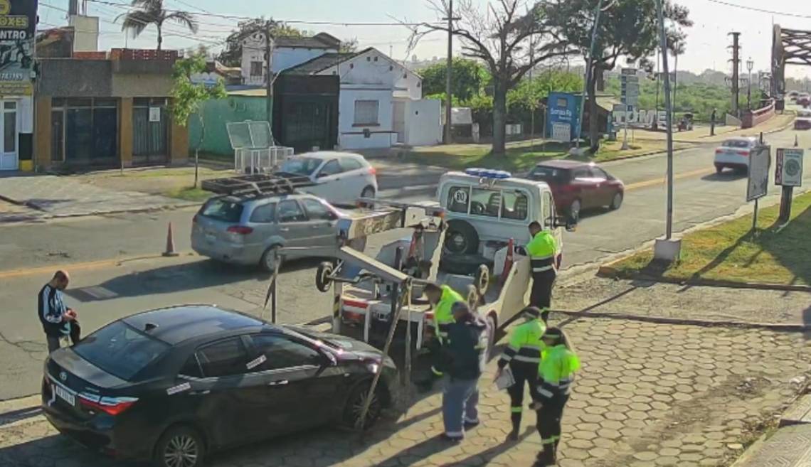 Retuvieron un auto que circulaba en contramano, eludió un control y transportaba pasajeros con DiDi en forma ilegal